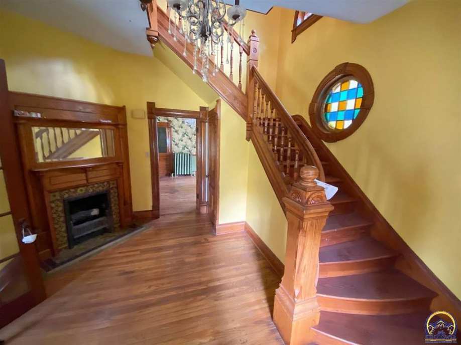Love this Foyer - 1890 Queen Anne - Love it!