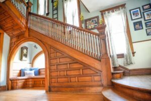 Loving the Window Seat in these stairs