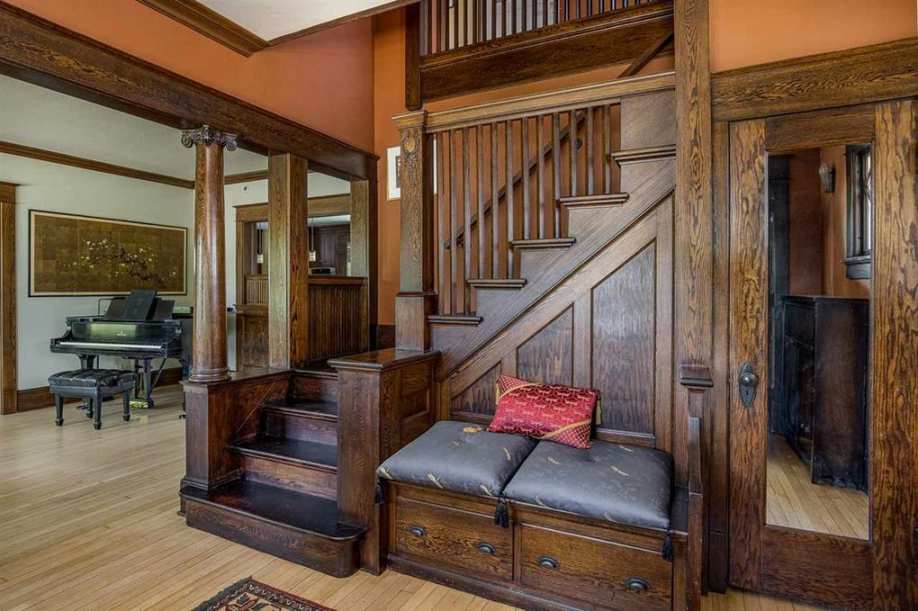 Soo Cool!! Beautiful Foyer with a Piano