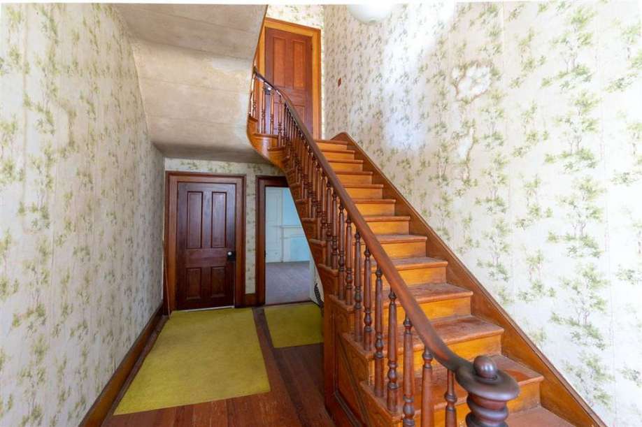 Such a beautiful staircase.
